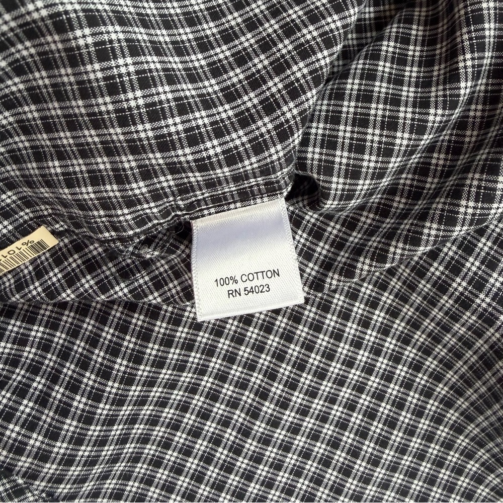 Men’s Banana Republic Long Sleeve Shirt
Size XL (17-17 1/2 neck) - Picture 5 of 8